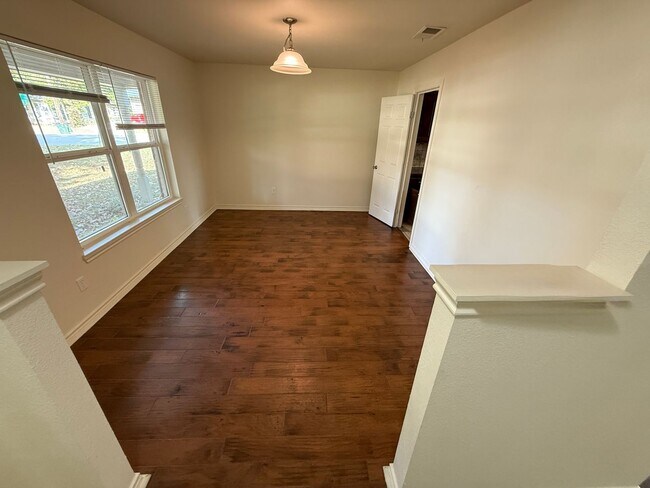 Foto del edificio - 3417 Timberlane Dr