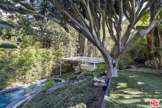 Building Photo - 2936 La Castana Dr