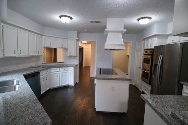 Building Photo - 9939 Kemp Forest Dr