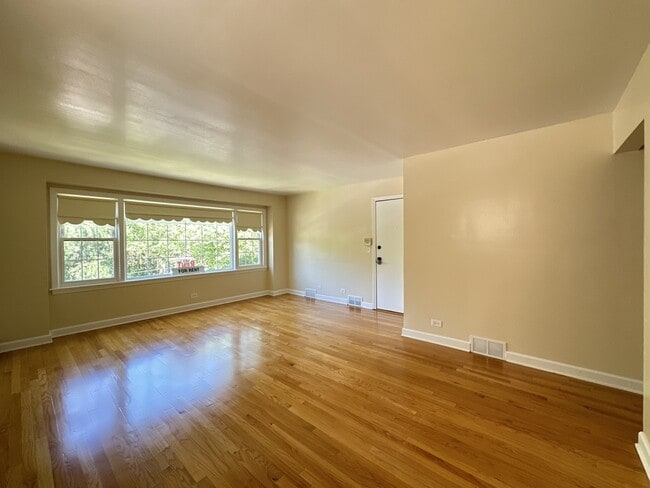 Building Photo - 5534 N Campbell Ave