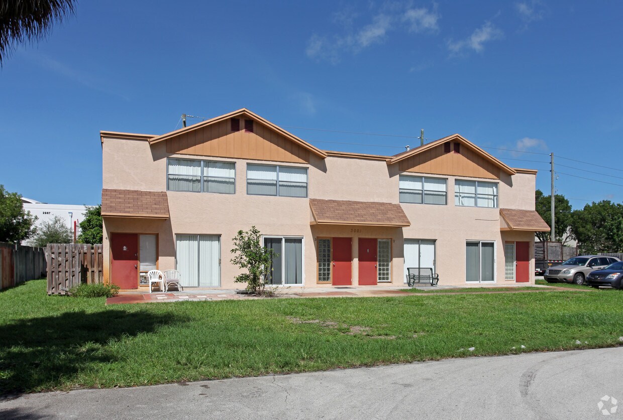 Primary Photo - 3001 NW 5th Ter