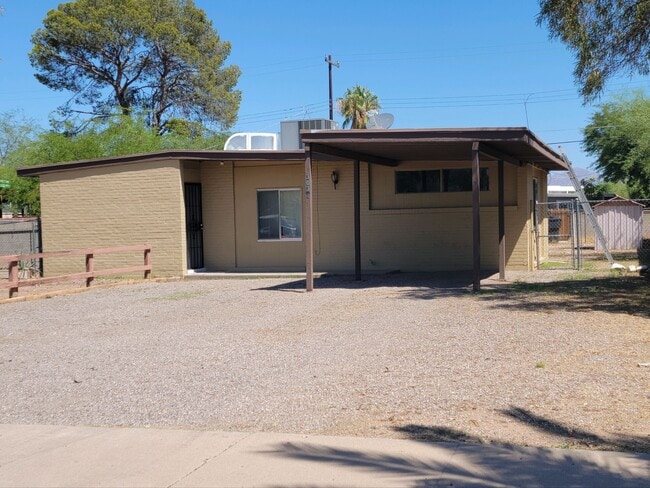 Building Photo - 3031 E Eastland St