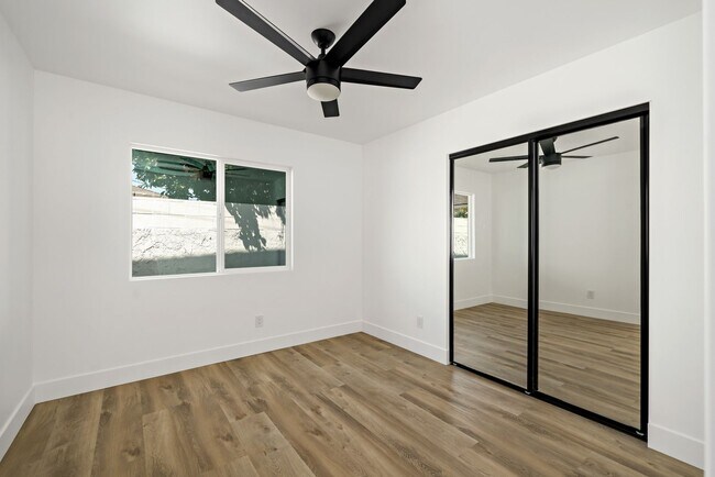 Foto del edificio - 4723 Albury Ave