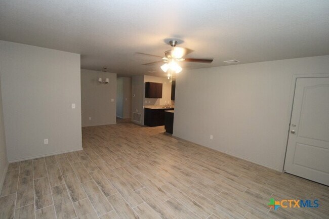 Building Photo - 131 Cameron Dr