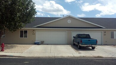 Building Photo - 645 1225 N