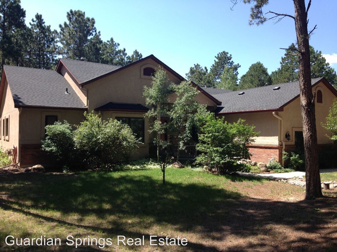 Foto principal - 215 Pinewood Loop