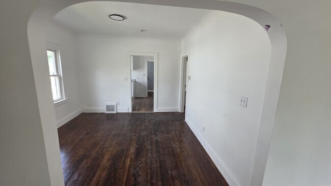 Foto del edificio - 3621 E 154th St