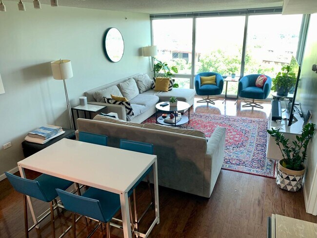 Foto del edificio - 9715 Woods Dr