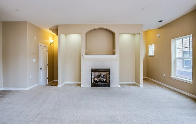 Building Photo - Charming 2-Bed Townhome in Sherwood with P...