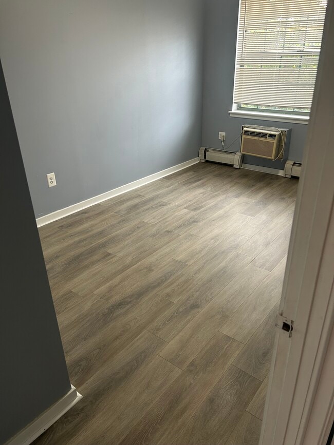 Building Photo - 528 Louisiana Ave