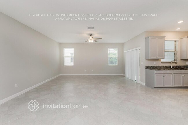 Building Photo - 2851 Coach Manors Way