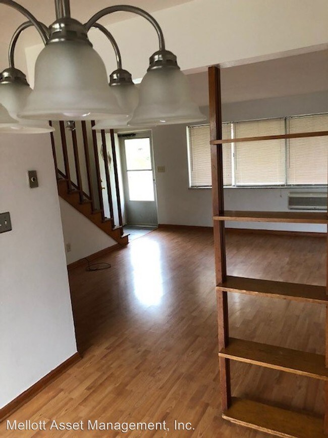 Building Photo - 205 Putnam Ln