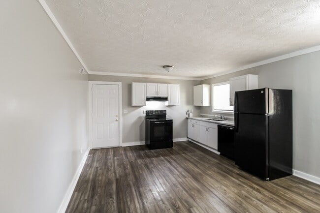 Building Photo - 3835 Benchmark Dr