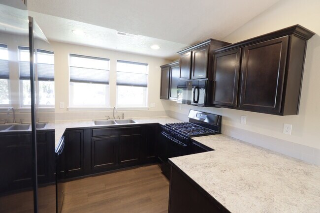 Foto del edificio - This SW Redmond home is a must see! 3/2 ho...