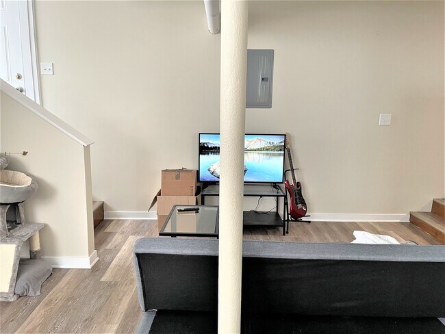 Building Photo - 4828 W Addison St
