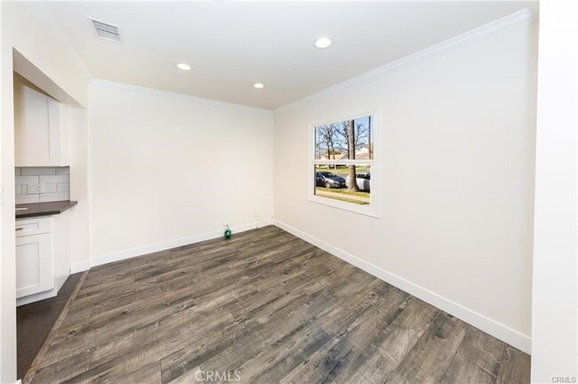 Building Photo - 716 W Glenoaks Blvd