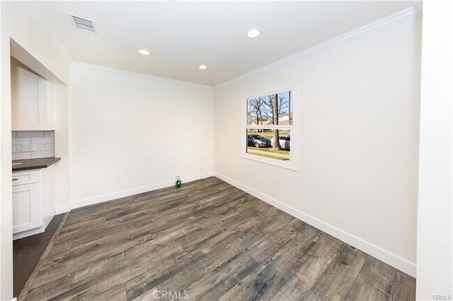 Foto del edificio - 716 W Glenoaks Blvd
