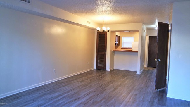 Building Photo - 1357 Kingsley Ave