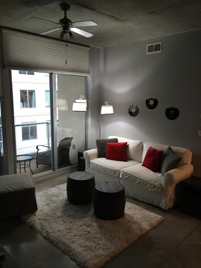Foto del edificio - 600 12th Ave S