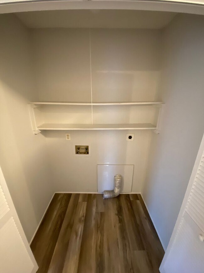 Building Photo - San Vincente