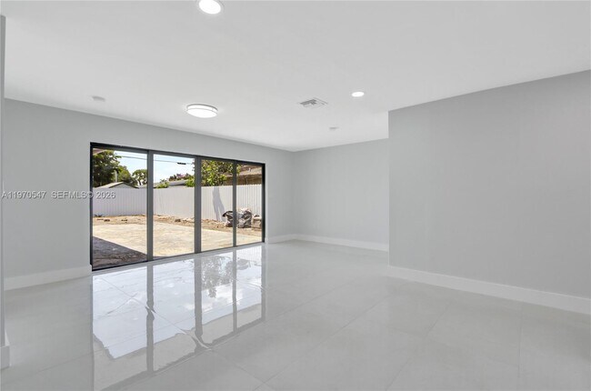 Foto del edificio - 7480 Johnson St