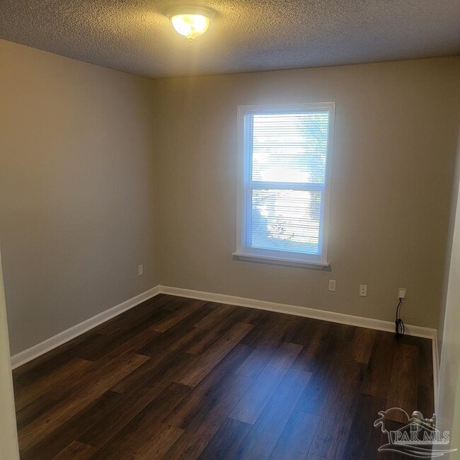 Building Photo - 3412 Green Briar Cir