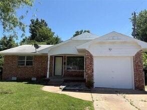 Building Photo - 1028 SW 64th St