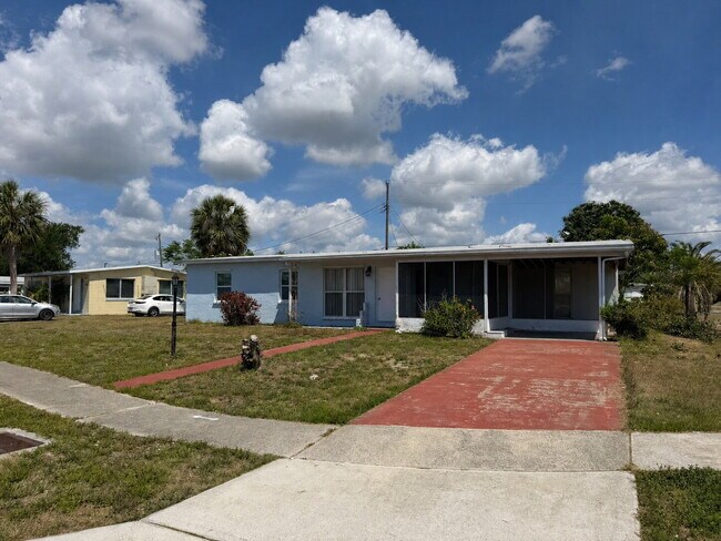 Foto del edificio - "Charming 3-Bedroom in Port Charlotte – Cozy Comfort Awaits!"