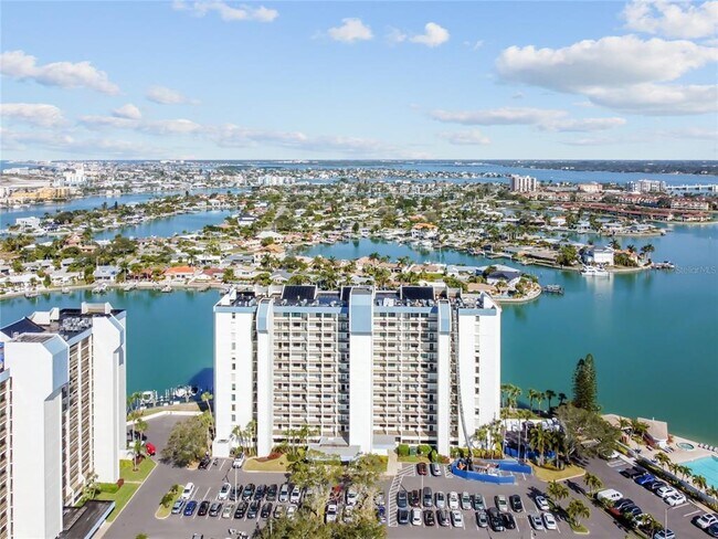 Foto del edificio - 9495 Blind Pass Rd