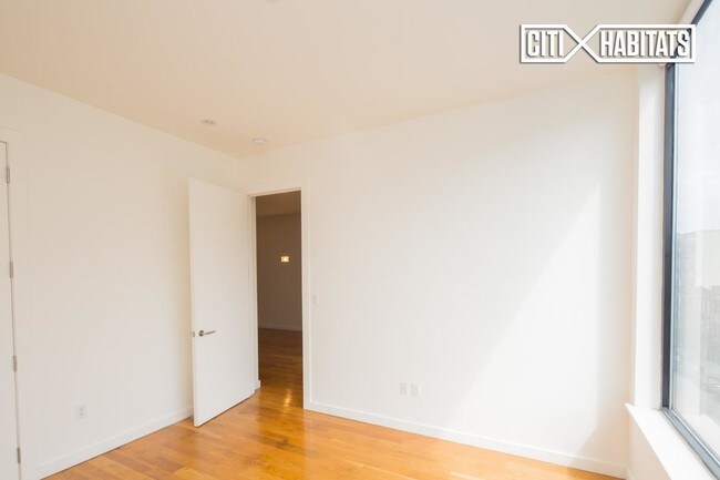 Building Photo - 687 Driggs Ave