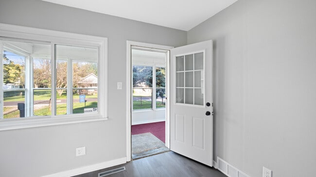 Front door - 1001 Patchen Rd