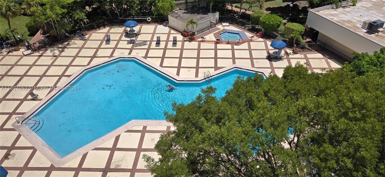 Foto principal - 17011 N Bay Rd