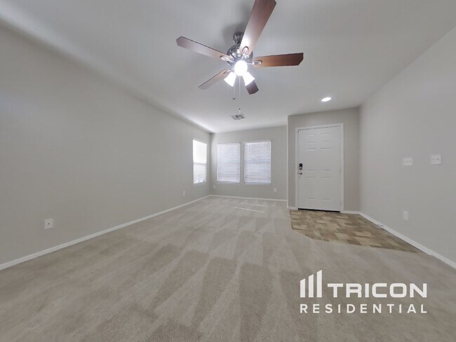 Foto del edificio - 6320 W Sophie Ln