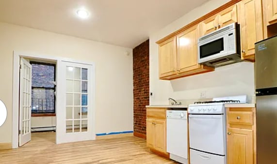 Building Photo - 814 10th Ave