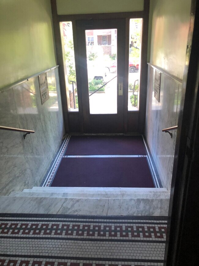Foto del edificio - 1057 W COLUMBIA Ave