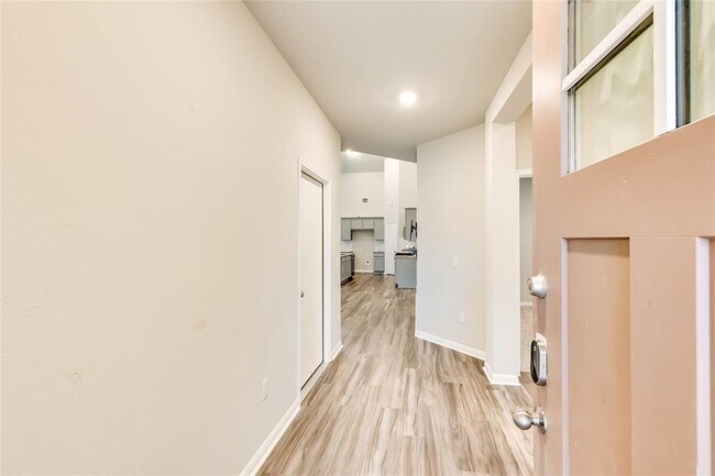 Foto del edificio - 312 Empress Tree Dr