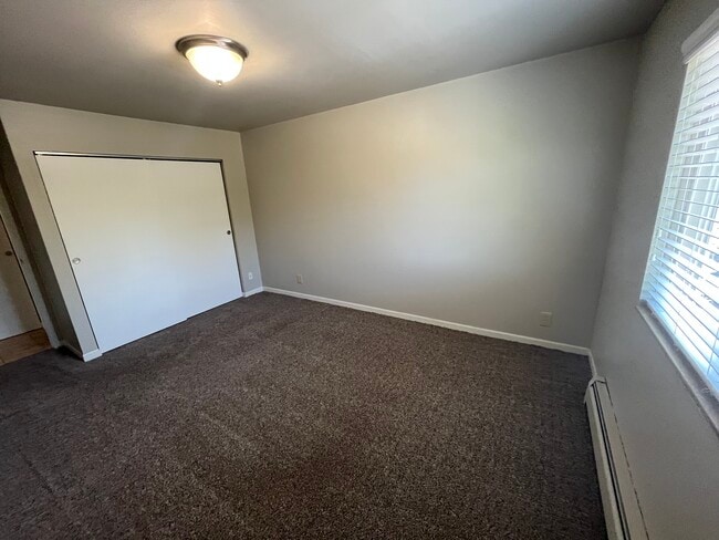 Bedroom - Richmond Hills Apartments