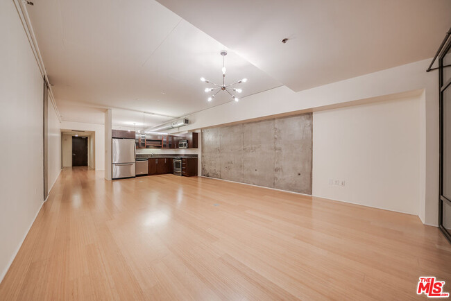 Foto del edificio - 1111 S Grand Ave