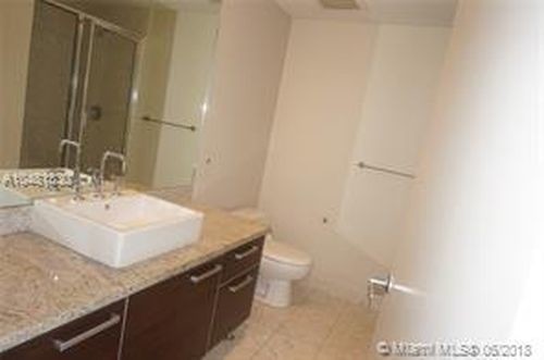 Foto del edificio - 185 SW 7th St