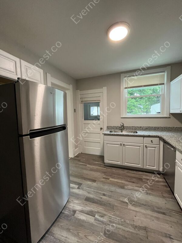 Building Photo - 4039 Fairview Dr