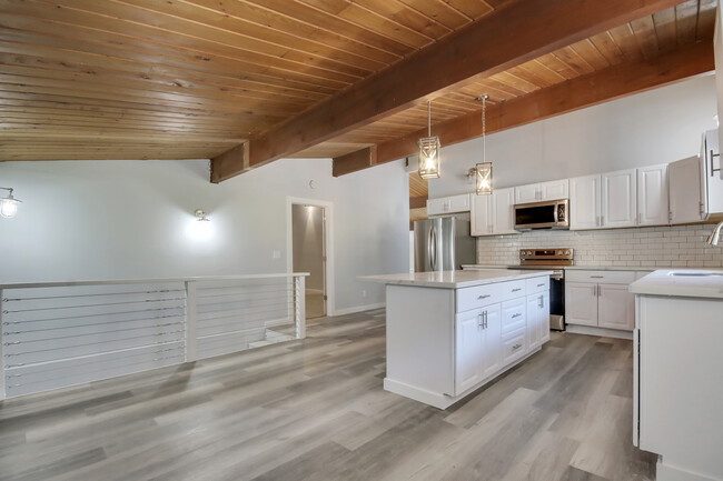 Kitchen pic 2 - 17136 WA-410