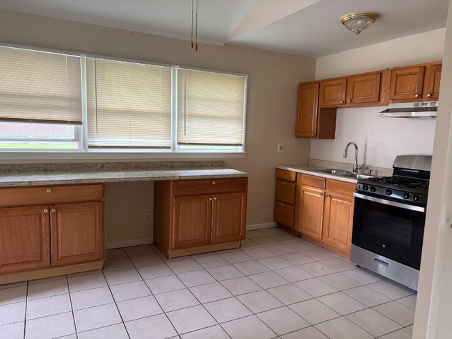 Building Photo - 5406 Sir Barton Rd