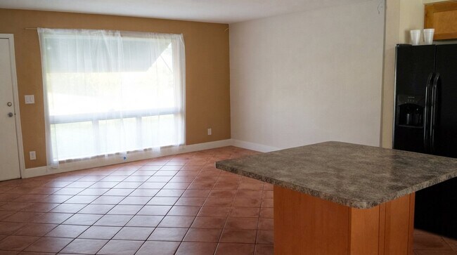Foto del edificio - 1000 N 74th Terrace