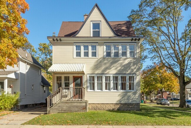 Building Photo - 229 S Bingham St