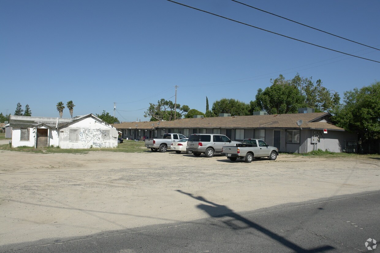Primary Photo - 6835 California St