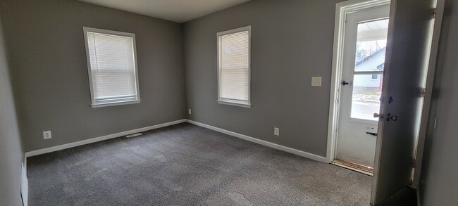 Foto del edificio - 8057 Meadow Ave