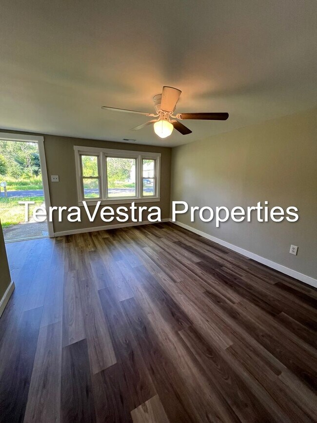 Foto del edificio - 4 Bed Single Family house in Glassboro!