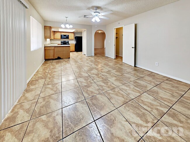 Foto del edificio - 6908 W Denton Ln