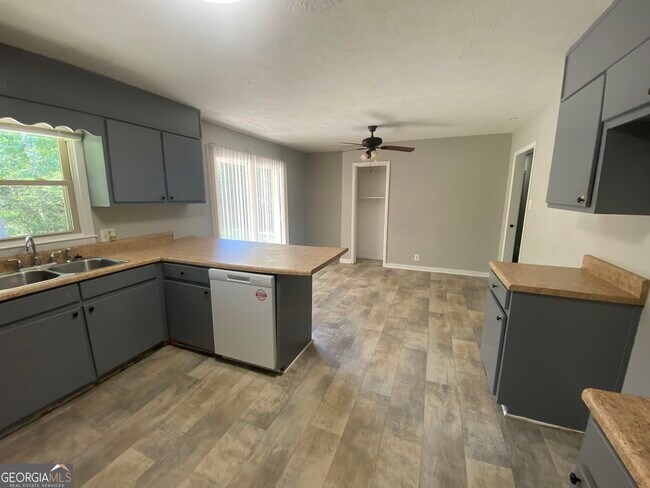 Foto del edificio - 843 Carrollton Villa Rica Hwy