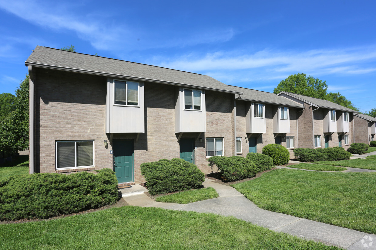 Primary Photo - Lake Road Apartments